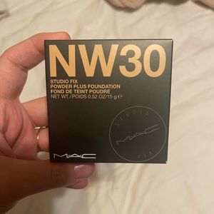 MAC NW30 studio fix powder plus foundation